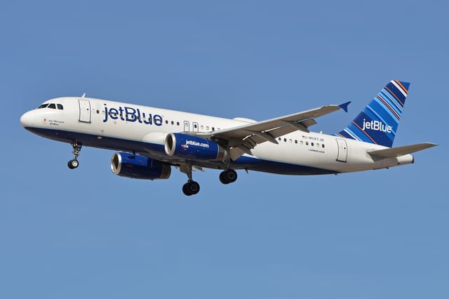 A jetBlue Airbus A320-200.
