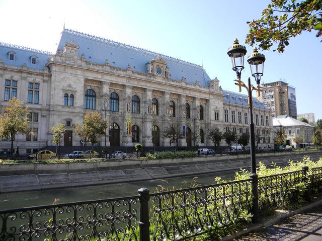 Palace of Justice viewed across the Dâmbovița River