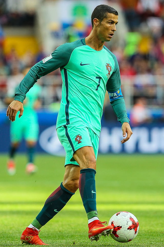 Ronaldo playing against Russia at the 2017 FIFA Confederations Cup