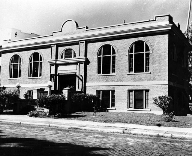 Palmetto's Carnegie Library, built in 1914.