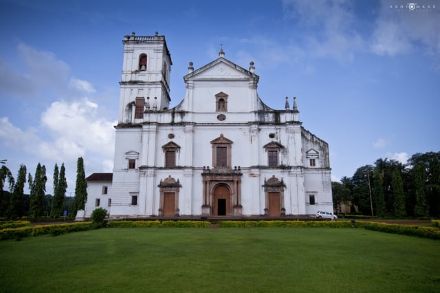 The Se Cathedral at Old Goa, built in 1619, is an example of Portuguese architecture and is one of the largest churches in Asia.