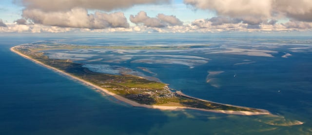 Schleswig-Holstein's islands, beaches, and cities are popular tourist attractions (here: Isle of Sylt).