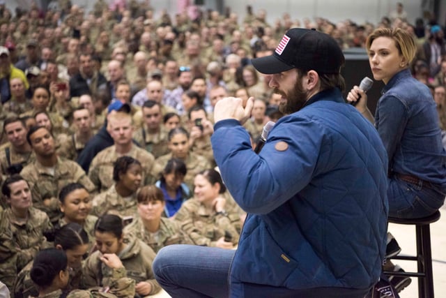 Evans and Scarlett Johansson at a USO tour event in December 2016