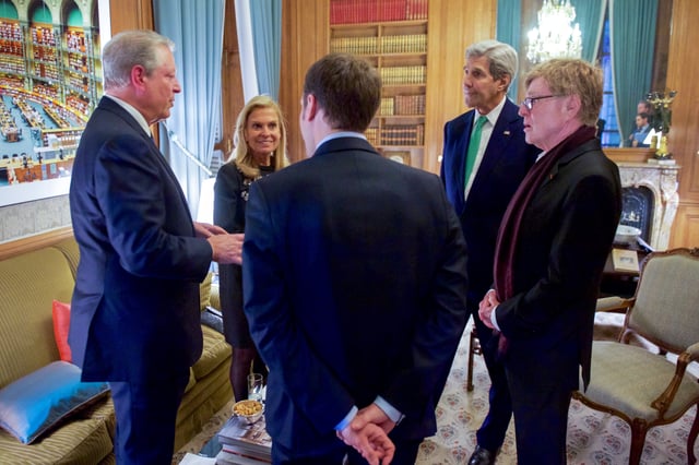 Macron with U.S. Secretary of State John Kerry, former Vice President Al Gore, Ambassador Jane Hartley and actor Robert Redford at the U.S. Ambassador's Residence in Paris, 7 December 2015 amid the COP21 Climate Summit
