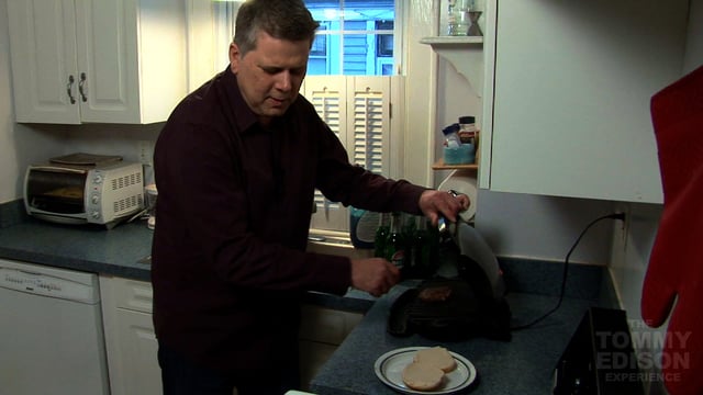 Tommy Edison, a blind film critic, demonstrates for his viewers how a blind person can cook alone.