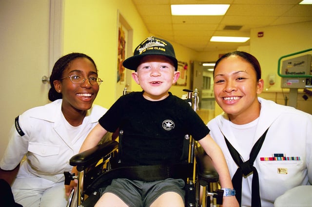 U.S. Navy reservists from the USS Frederick visiting an Oregon hospital in June 2002