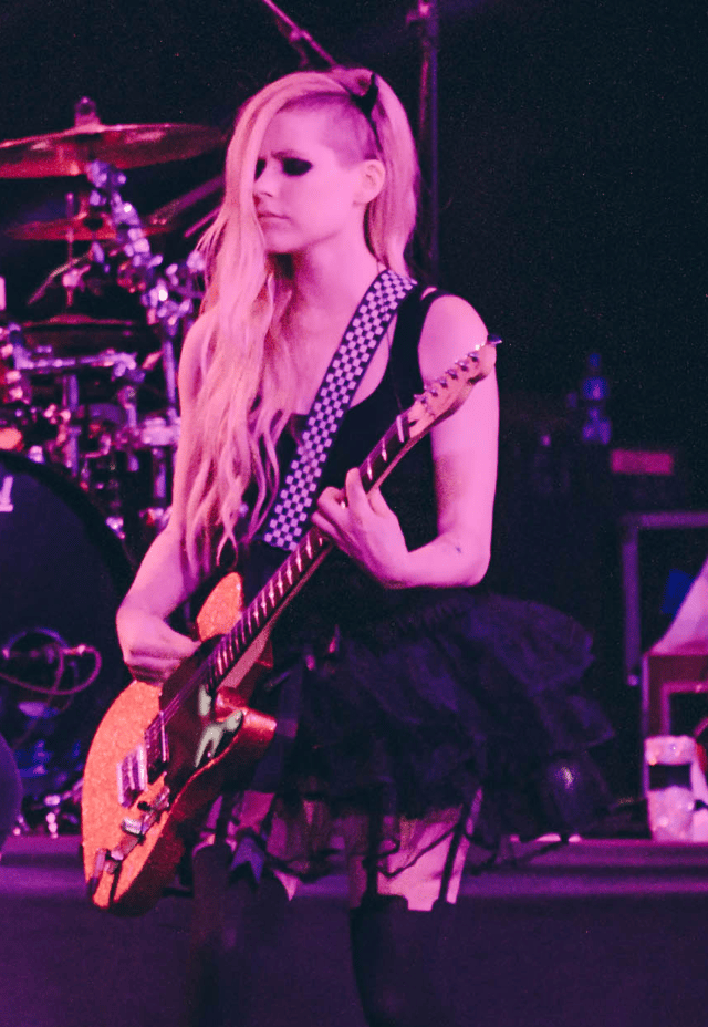 Lavigne performing at Brasília in 2014