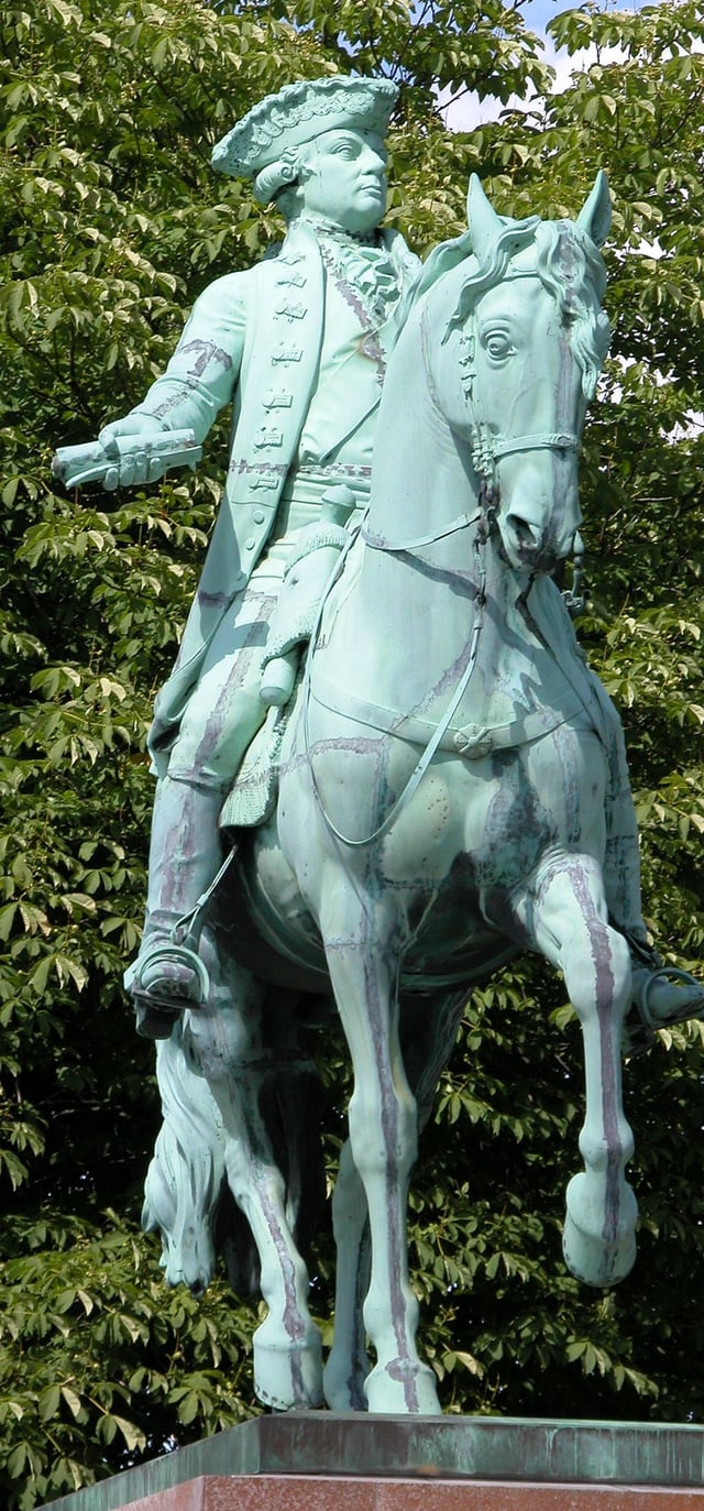 Equestrian statue of the duke in Brunswick, by Franz Pönninger.
