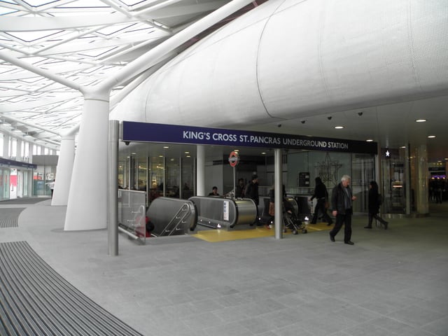 Entrance to the tube station from the main concourse