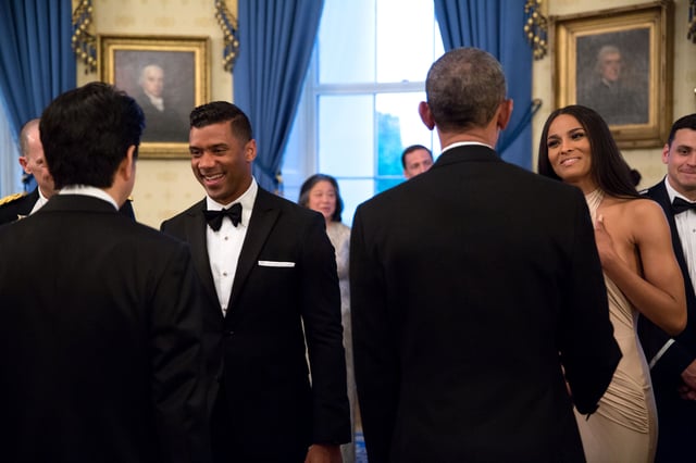 Ciara and her now-husband, Russell Wilson, meet Barack Obama and Shinzō Abe at the White House in 2015.