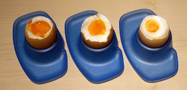 Boiled eggs, increasing in boiling time from left to right: 4 minutes, 7 minutes and 9 minutes
