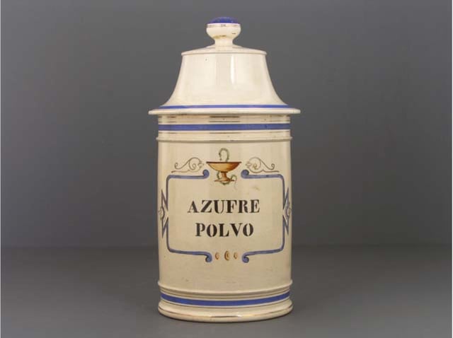 Pharmaceutical container for sulfur from the first half of the 20th century. From the Museo del Objeto del Objeto collection