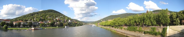 View from the Theodor-Heuss-Brücke of the Neckar running through Heidelberg, with Neuenheim and its Neckarwiesen (Neckar meadows) on left, Altstadt on right