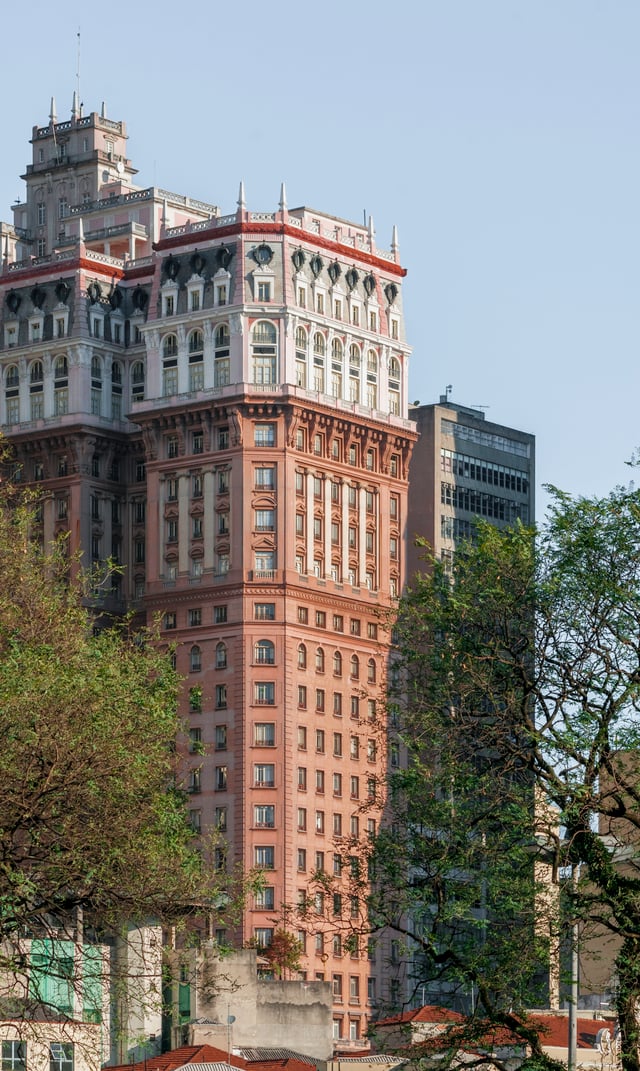 Martinelli Building was the first skyscraper of Latin America and the tallest until 1947.