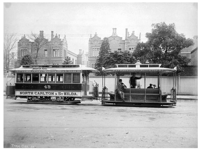 Cable tram dummy and trailer on the St. Kilda Line in Melbourne in 1905.