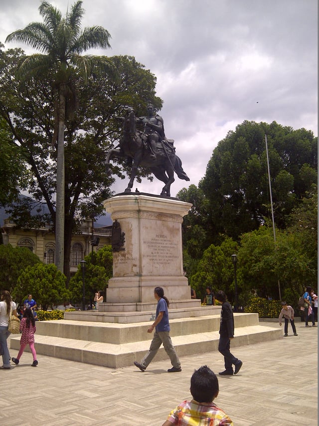 View of the Bolívar Square with the statue dedicated to the Libertador and the cathedral in the background
