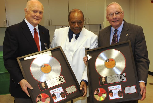 Quincy Jones presents platinum copies of "Fly Me to the Moon" to John Glenn (left) and Armstrong, September 24, 2008.