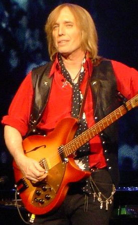 Petty performing at the Nissan Pavilion in Bristow, Virginia, 2006