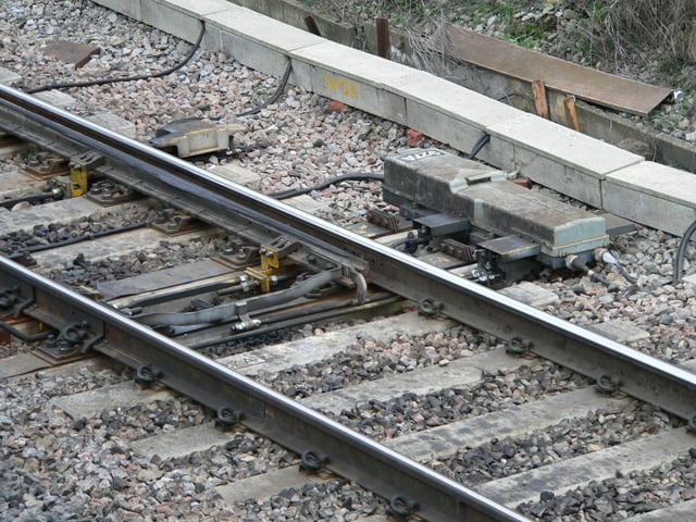 The switch motor (in this case an electric motor) and associated mechanism used to operate this switch can be seen to the right in the picture.