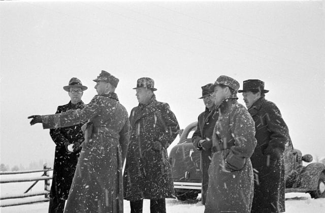 29 November 1939, foreign press at Mainila, where a border incident between Finland and the Soviet Union escalated into the Winter War