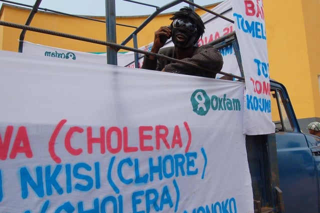 An Oxfam cholera awareness-raising campaign in Mbandaka, Democratic Republic of Congo.