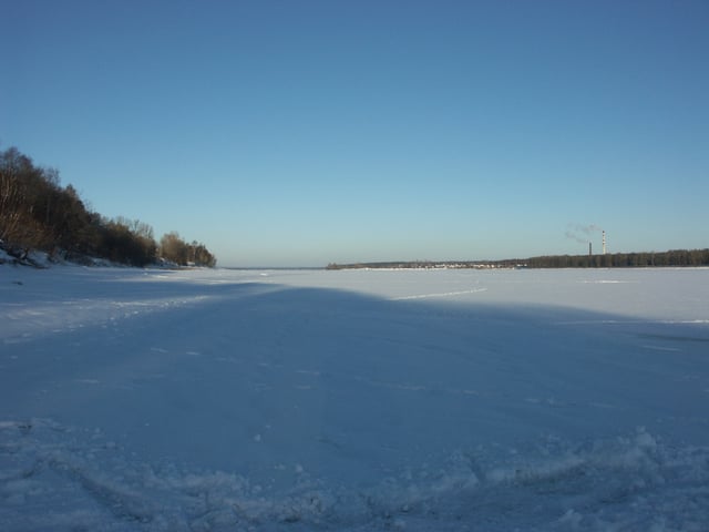 A completely frozen Volga River in Yaroslavl (winter 2006)