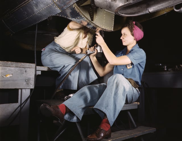Female factory workers in 1942, Long Beach, California