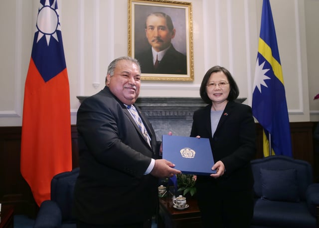 Nauru President Baron Waqa and Taiwanese President Tsai Ing-wen in Taiwan, 7 March 2017