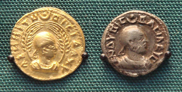 Aksumite currency of the Aksumite king Endubis, 227–35, at the British Museum. The inscriptions in Ancient Greek read "ΑΧΩΜΙΤΩ ΒΑΣΙΛΕΥΣ" ("KING OF AXUM") and "ΕΝΔΥΒΙΣ ΒΑΣΙΛΕΥΣ" ("KING ENDUBIS"), the Greek language was the lingua franca by that time so the Axumite kings used it in coins to simplify foreign trade.