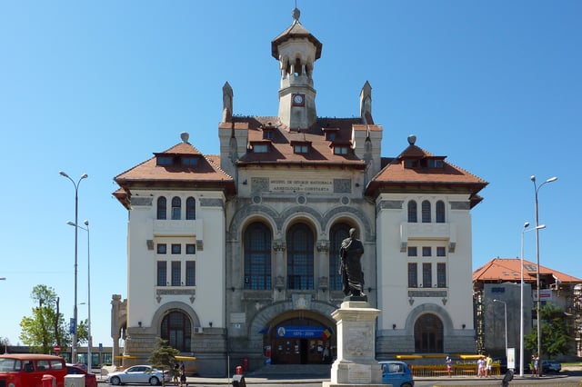 Statue of Ovid in front of the Museum of National History