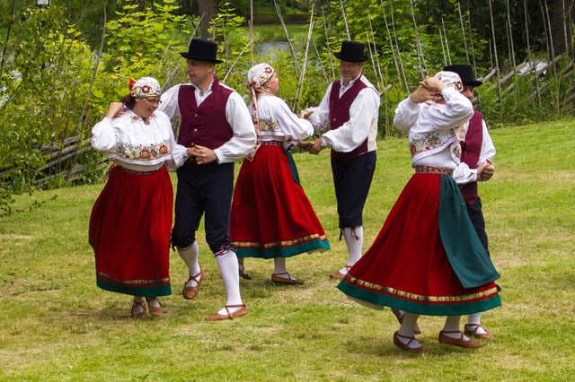 A Viljandi folk dance group performing at Hedemora gammelgård, Sweden.