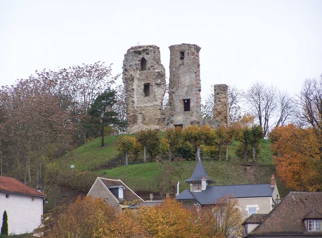 The ruins of the donjon, above the house of Maurice Ravel