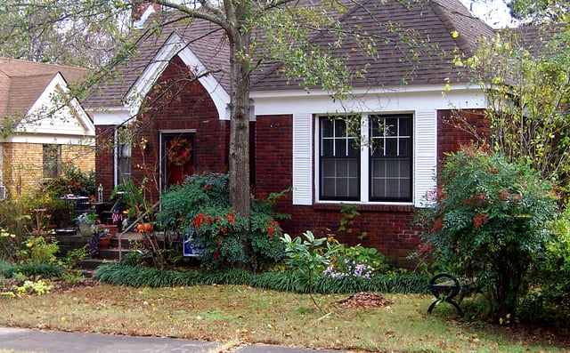 Hillary Rodham and Bill Clinton lived in this 980 square foot (91 m2) house in the Hillcrest neighborhood of Little Rock from 1977 to 1979 while he was Arkansas Attorney General.