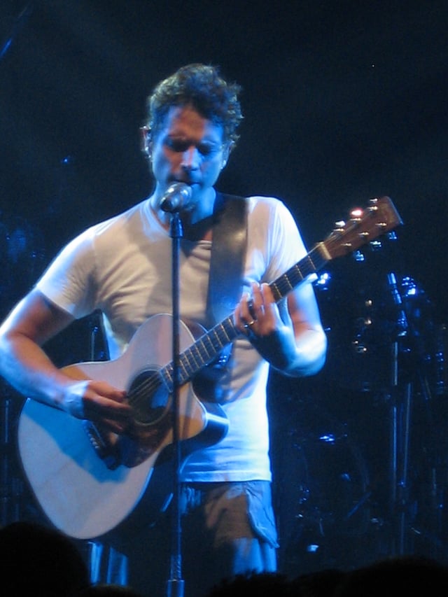 Cornell performing with Audioslave at the 2005 Montreux Jazz Festival.
