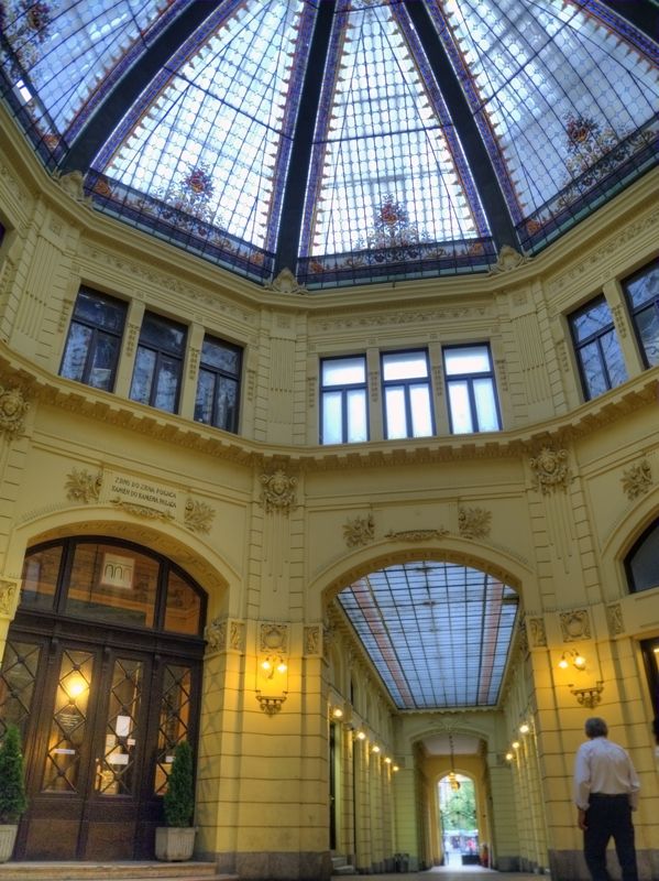 Oktogon, urban passageway in city center