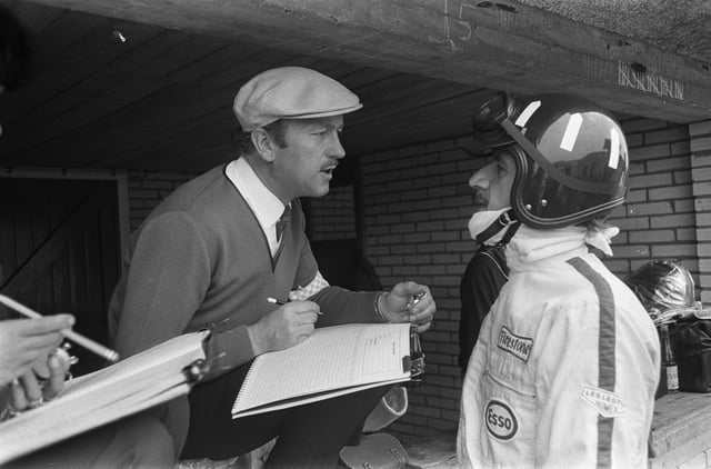 Hill and Colin Chapman at the 1967 Dutch Grand Prix.