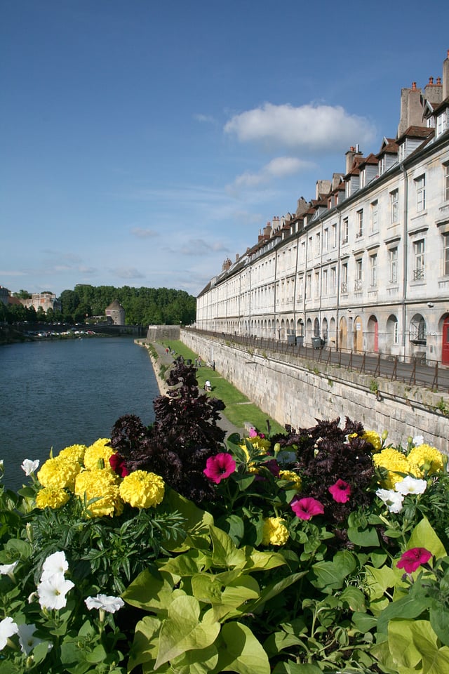The Doubs and the Quai Vauban seen from the Pont Battant.