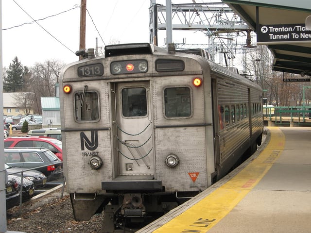 The "Dinky" at the Princeton Branch platform at Princeton Junction