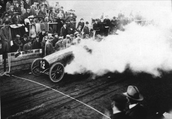 Albert Clément drives an 80-hp Clément-Bayard at the 1905 Vanderbilt Cup