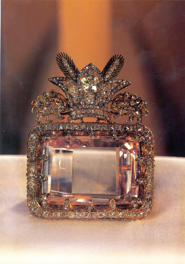 The Darya-I-Nur Diamond—an example of unusual diamond cut and jewelry arrangement