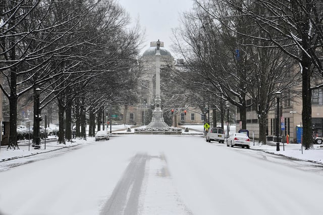 Heavy snow in downtown Raleigh along Hillsborough street 2015