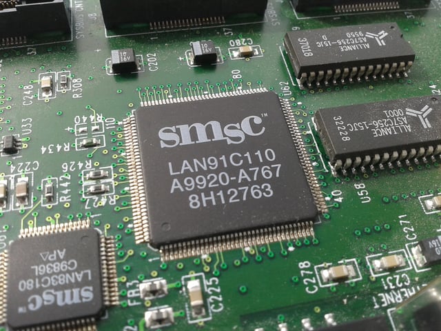 A close-up of the SMSC LAN91C110 (SMSC 91x) chip, an embedded Ethernet chip