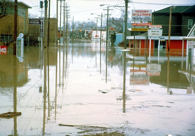 A flooded Superior Street in 1982.