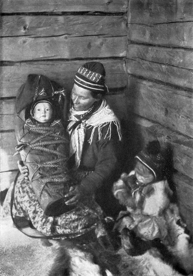 Sami mother with her children