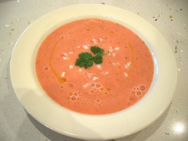 Gazpacho served with tropezones (chopped vegetables).