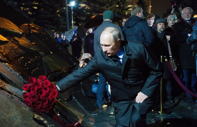 Putin opens Wall of Grief monument to victims of Stalinist repression, 30 October 2017