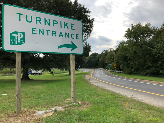 Typical sign at non-freeway entrances to the turnpike
