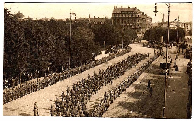 German troops entering Riga during World War I.
