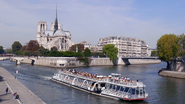 A view of the Seine, the Île de la Cité and a Bateau Mouche