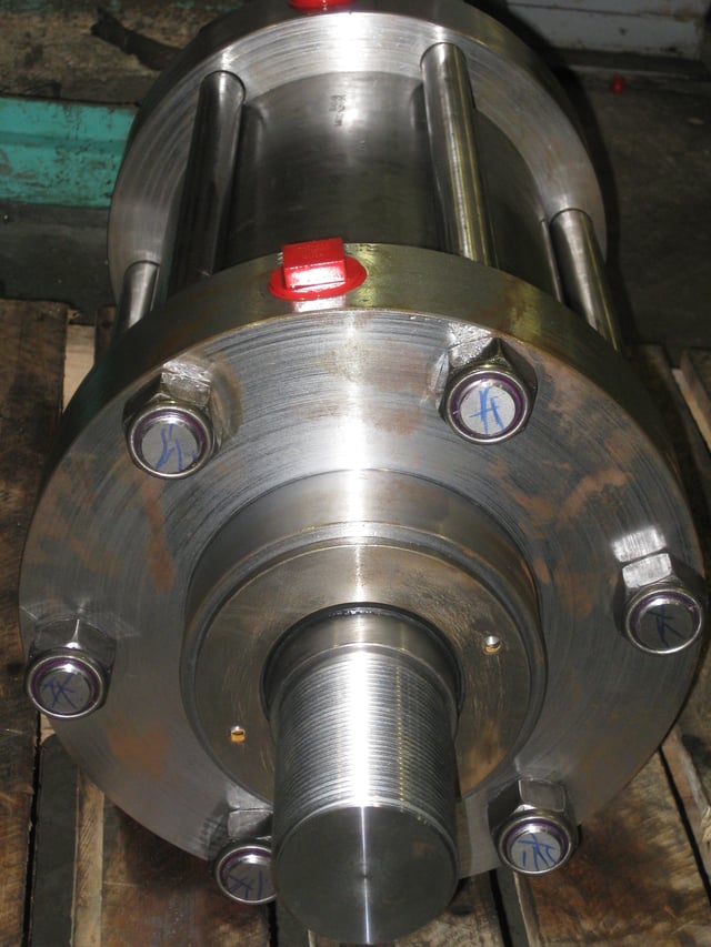 A tie rod cylinder